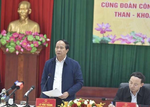 Phó Thủ Tướng Chính Phủ đến thăm, tặng quà công nhân Than Núi Béo tại lò chợ cơ giới hóa mức -240m Phó Thủ Tướng Chính Phủ đến thăm, tặng quà công nhân Than Núi Béo tại lò chợ cơ giới hóa mức -240m